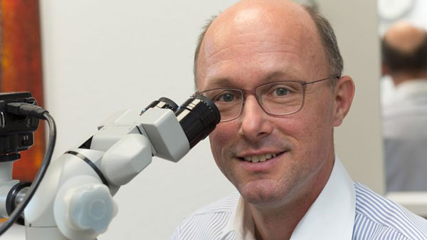 Gehe zu: Wurzelkanalbehandlung unter Verwendung des Dentalmikroskops